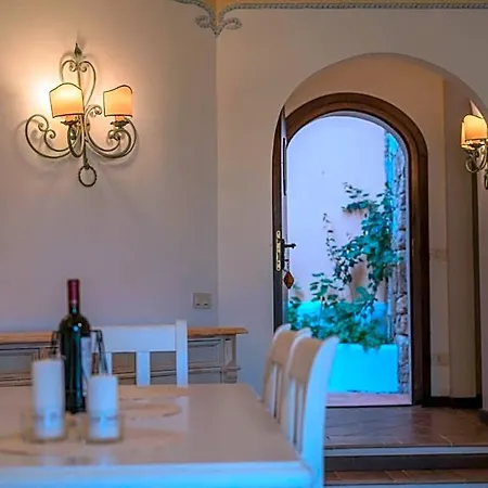 Beautiful Il Giardino Degli Oleandri One Bedroom Sleeps Two Num0856 Апартаменты *